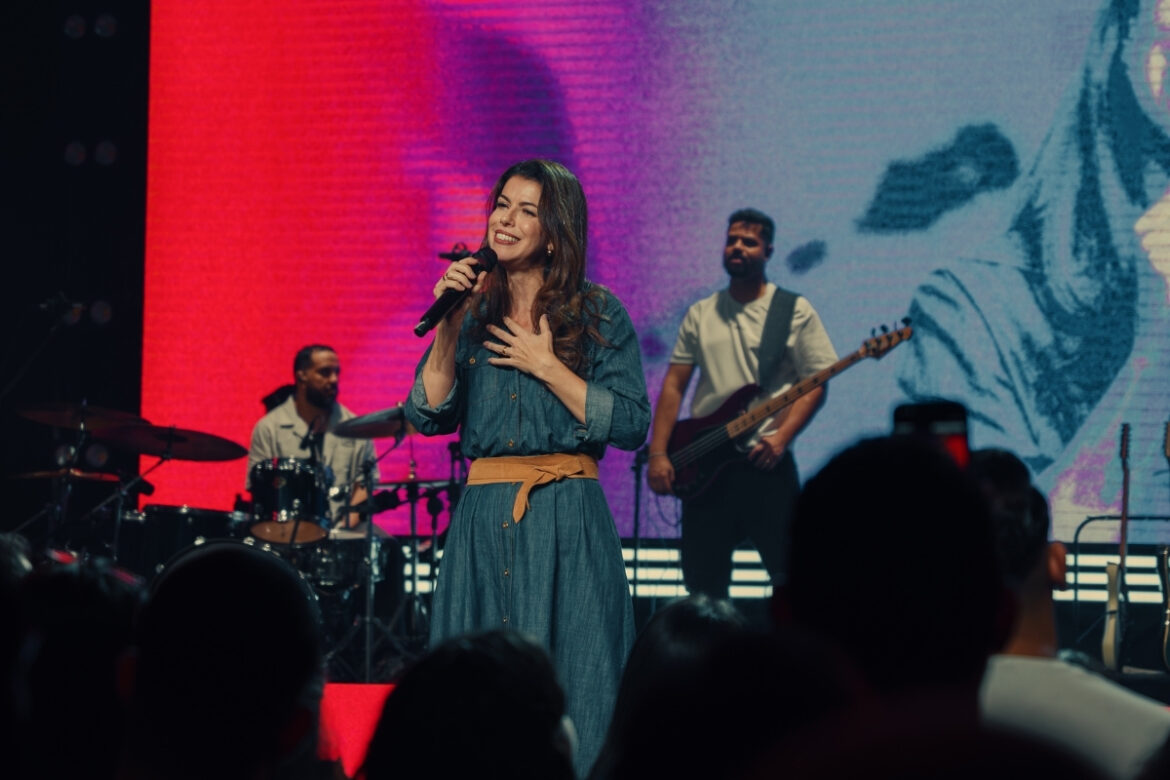 “O Canto das Igrejas” e Rachel Novaes em “Deus Tem O Melhor”